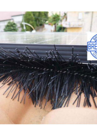 Scovoli barriera contro i volatili installato sotto ai pannelli fotovoltaici